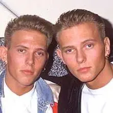 Bros - DEB6A309-CCF7-544A-B4DFF37820FD5CD1.jpg