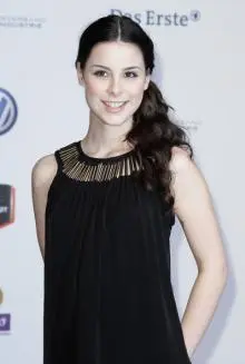 Lena Meyer-landrut - Lena+Meyer+Landrut+Echo+Award+2011+Red+Carpet+DEQs1i0GZaEl.jpg