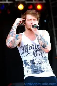 Asking Alexandria - denny.jpg