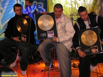 Kontrafakt - A050411_P20_KONTRAFAKT1_V.JPG