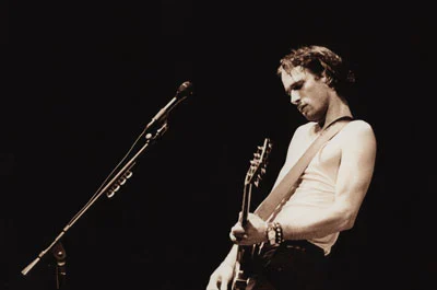 Jeff Buckley - jeff-playing400.jpg