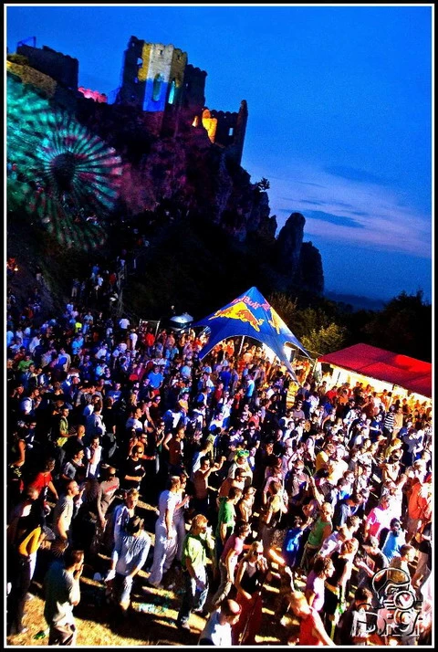 Na nórskom festivale dvaja mŕtvi a ôsmi hospitalizovaní