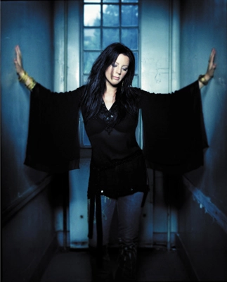 Sarah Mclachlan - sarah_fallen_promoshot.jpg