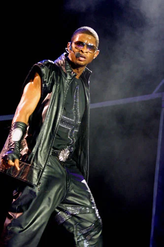 Billboard dobyl Usher a Sex v meste