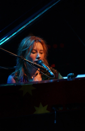 Tori Amos - San_Antonio_1_main.jpg
