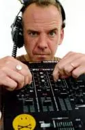 Fatboy Slim - 220px-Fatboy_Slim_in_2004.jpg