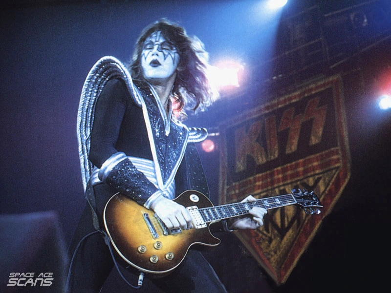 Kiss - 76ace05.jpg