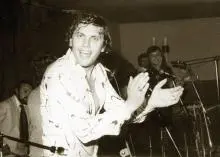 Karol Duchoň - 1_72_73-so-skupinou-j-velcevskeho-v-klub.jpg
