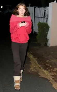 Miley Cyrus - miley-cyrus-jogging-photos-2.jpg