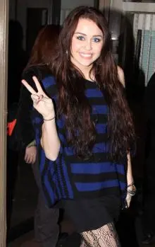 Miley Cyrus - 18.jpg