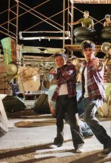 High School Musical - High-School-Musical-3-Behind-the-Scenes-zac-efron-10211483-408-600.jpg