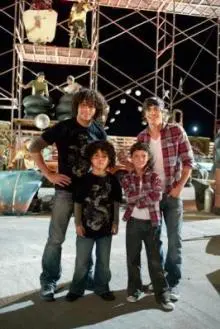 High School Musical - High-School-Musical-3-Behind-the-Scenes-zac-efron-10211478-267-400.jpg