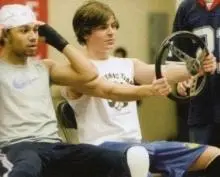 High School Musical - High-School-Musical-3-Behind-the-Scenes-zac-efron-10211475-285-230.jpg