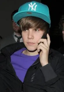 Justin Bieber - justin-bieber-and-new-york-yankees-new-era-59fifty-mlb-c-dub-gallery.jpg