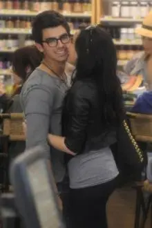 Jonas Brothers - f2fb8f4d48_63630836_o2.jpg