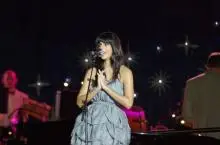 Brooke Fraser - brook-fraser-essential-songs-2.jpg