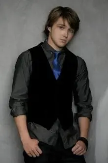 Sterling Knight - S-Knight-sterling-knight-14387739-331-500.jpg