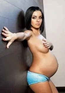 Julia Volkova - 1441581-julia-z-tatu-mesic-pred-porodem.jpg