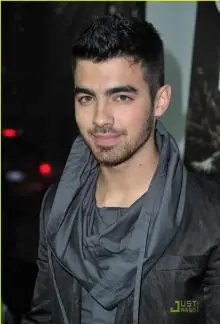 Jonas Brothers - joe-jonas-sucker-punch-premiere-05.jpg