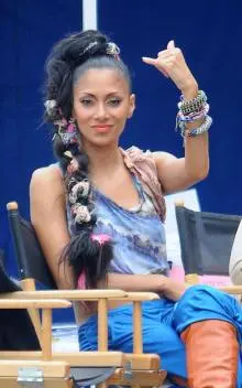 Nicole Scherzinger - nicole-scherzinger-50-cent-right-there.jpg