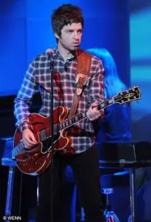 Noel Gallagher - 180597_10150100027464183_146561944182_5996835_7188701_n.jpg