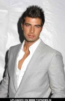 Jencarlos Canela - dfvd.jpg