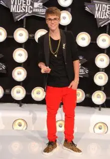Justin Bieber - Justin+Bieber+2011+MTV+Video+Music+Awards+tDvdANQinIhl.jpg