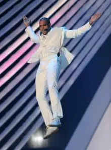Chris Brown - 2011+MTV+Video+Music+Awards+Show+4AtthuLkOaQl.jpg