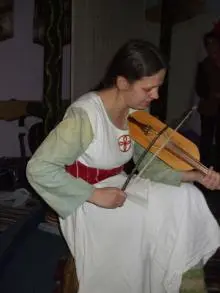 KOLESÁ ŽIVOTA - debutový album novodrevnej pesničkárky Horany