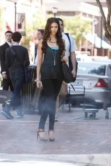 Nina Dobrev - 3x04_011.jpg