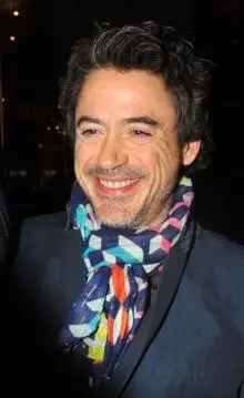 Robert Downey Jr. - Robert+Smiles+d4B6MSkoh6Pl.jpg