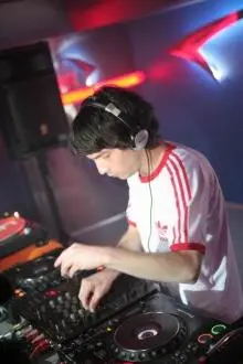 Kenji, Alex