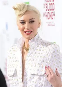 Gwen Stefani - Gwen+Stefani+Nails+Red+Nail+Polish+yAbDOJYryeVl.jpg