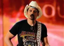 Brad Paisley - brad-paisley-donates.jpg