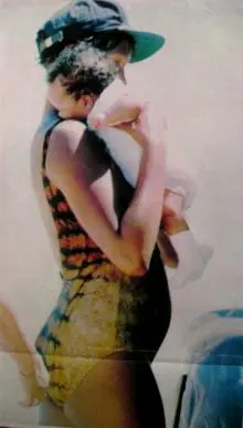 Whitney Houston - 1_5.jpg