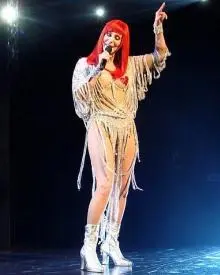 Cher podstúpi operáciu chodidla