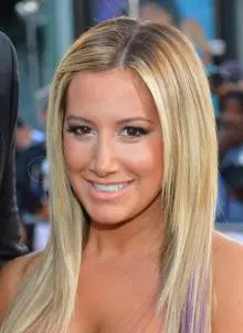 Ashley Tisdale a Henry French sa zasnúbili