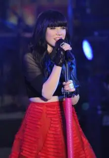 V klipe Carly Rae Jepsen sa predstaví aj Tom Hanks