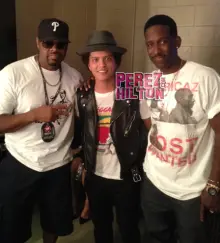 Boyz Ii Men - bruno-mars-half-of-boyz-ii-men-iheartradio-backstage-09-21-13.gif