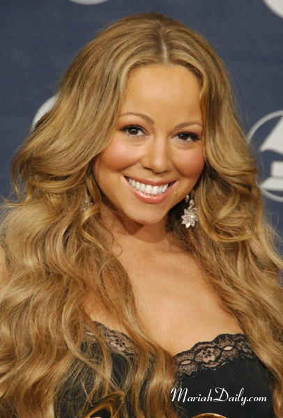 Mariah Carey a Paramore sa bijú o prvé miesto v Billboarde