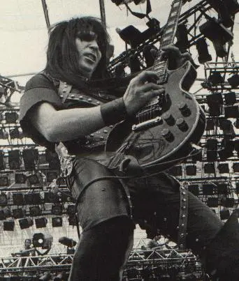 Mötley Crüe - mickshout.jpg