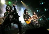 Kiss - 71054821.jpg