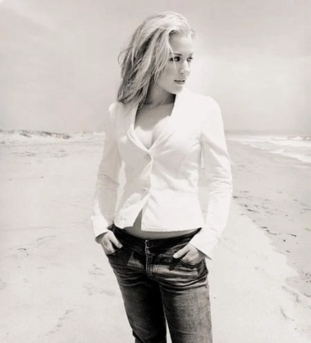 Leslie Mills - photo_leslie_bch.jpg