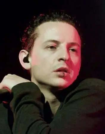 Chester Bennigton - s.jpg