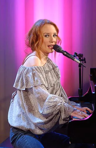 Tori Amos - T19.jpg