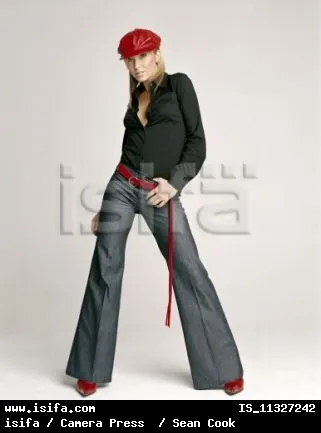 Atomic Kitten - is113272428kp.jpg