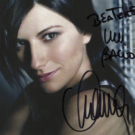 Laura Pausini - autografolaurapausinicg1.jpg