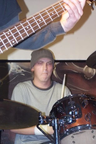 Can Illusion Bees - 2692332.jpg