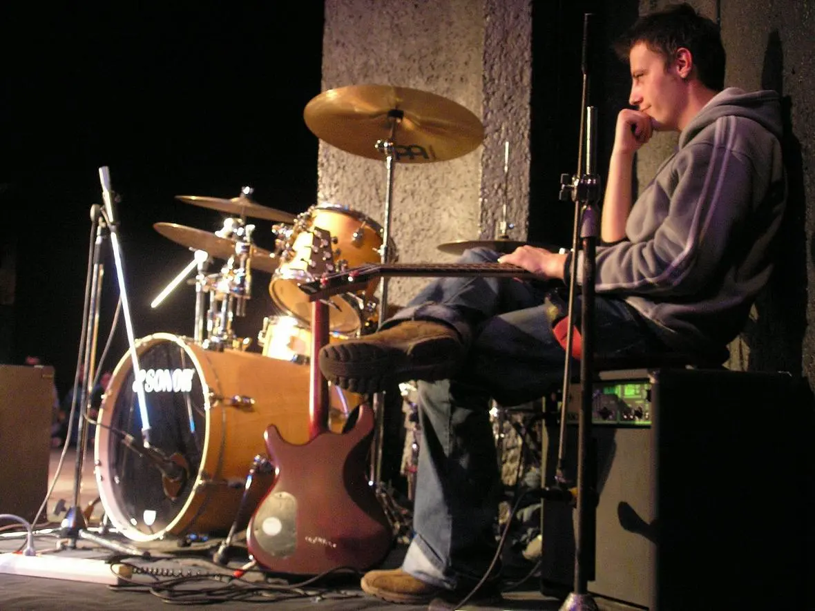 Can Illusion Bees - f_25473466_93ef29a3ccc40c78efb50d60a3249eb5.jpg