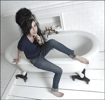 Amy Winehouse - 34.jpg